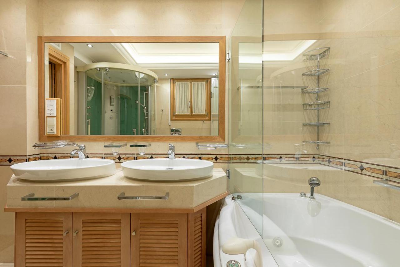 Vouliagmeni'S Elegance By Acropolis Suites Athen Eksteriør bilde