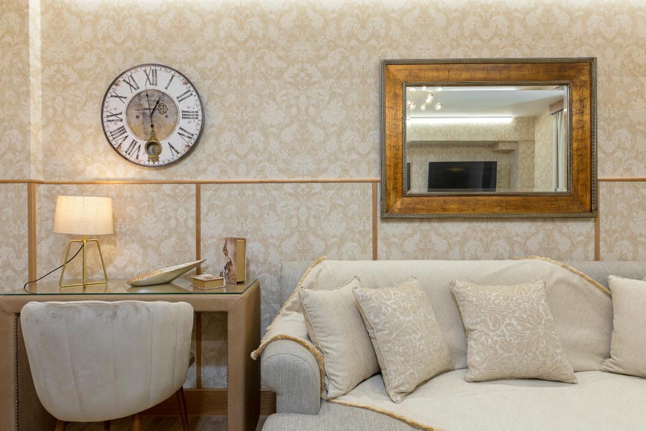 Vouliagmeni'S Elegance By Acropolis Suites Athen Eksteriør bilde
