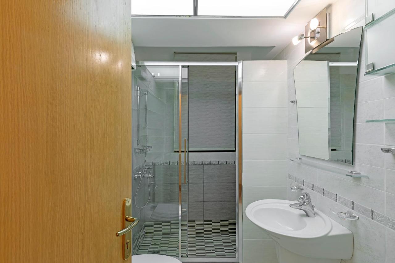 Vouliagmeni'S Elegance By Acropolis Suites Athen Eksteriør bilde