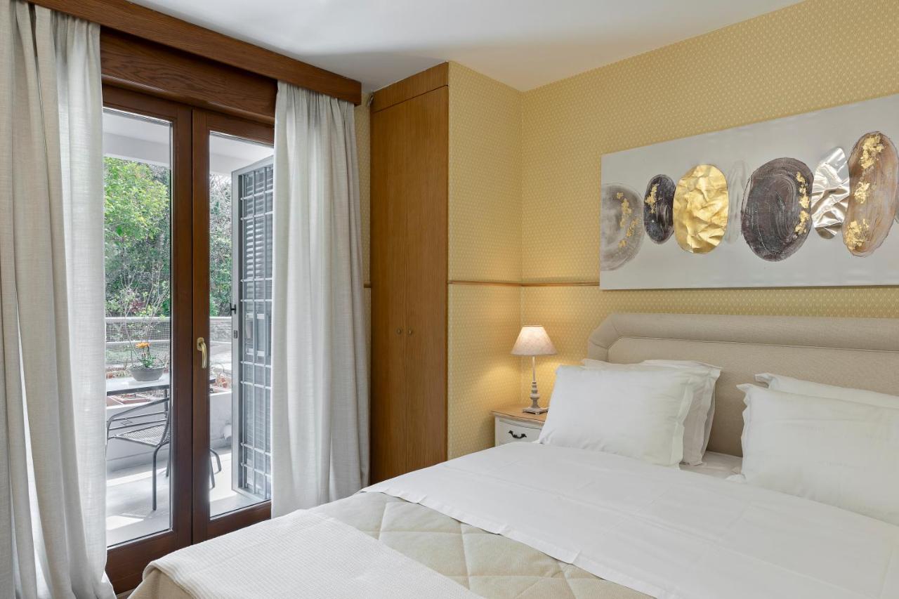 Vouliagmeni'S Elegance By Acropolis Suites Athen Eksteriør bilde